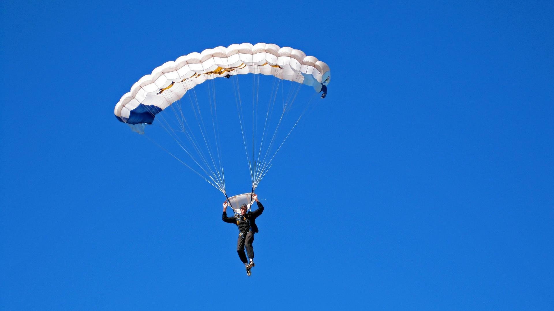 “运动舞蹈：舞步间的爆发力和灵巧度，金牛区城北体育馆见证精彩时刻”